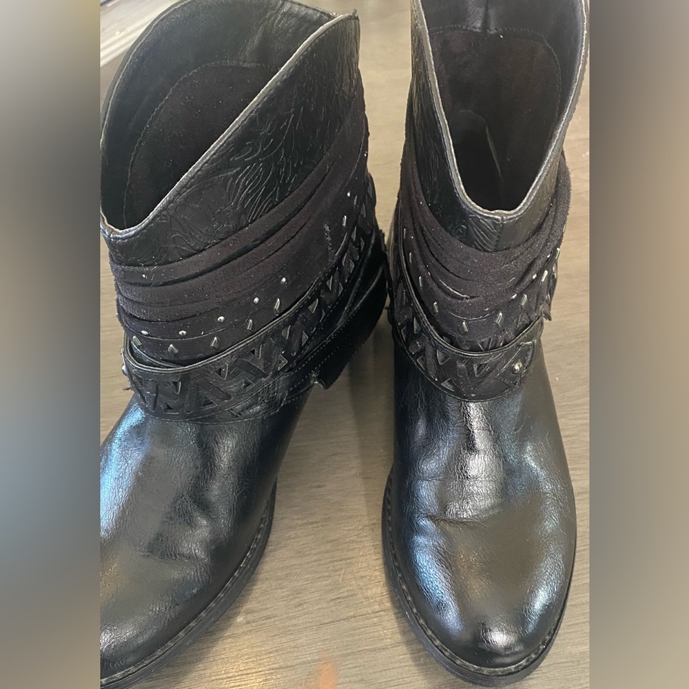 Not Rated Women's
Naoni Ankle Bootie Black Size 7.5